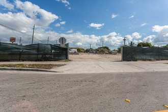 Vista Del Sol in Hialeah, FL - Building Photo - Building Photo