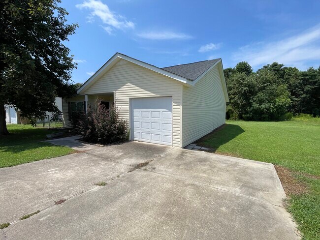 5012 Scotch Pine Ave in Statesboro, GA - Building Photo - Building Photo