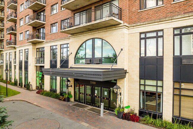 Résidence Stella in Laval, QC - Building Photo - Building Photo