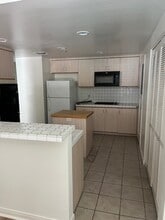 5350 White Oak Ave, Unit 114 in Encino, CA - Building Photo - Building Photo