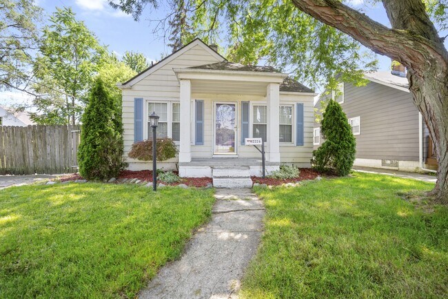 property at 2226 E Farnum Ave