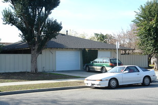 1135-1137 Topaz Ave Apartments