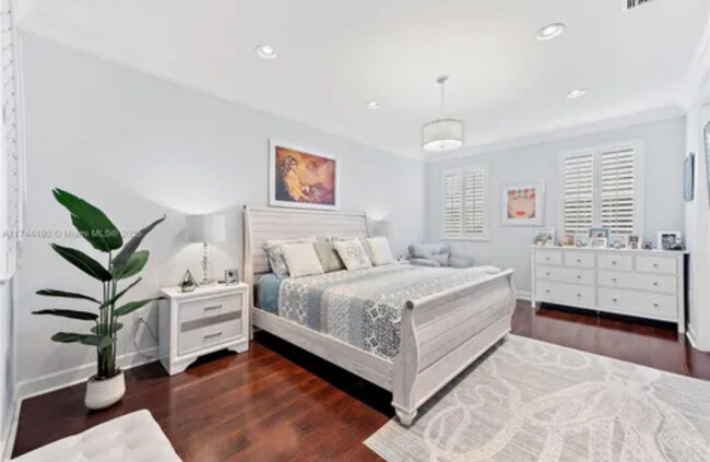 924 SW 146th Ter in Pembroke Pines, FL - Building Photo - Building Photo