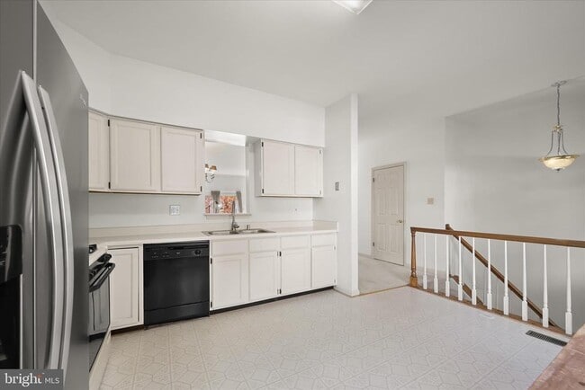 property at 20 Tenby Ct