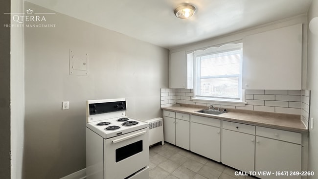 1007 Adelaide St N in London, ON - Building Photo - Building Photo