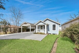 215 St Charles Dr in Crosby, TX - Building Photo