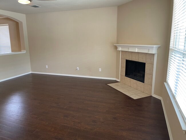 1046 Elm Dr in Aubrey, TX - Building Photo - Building Photo