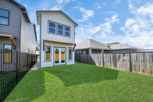 6322 Milwee St in Houston, TX - Building Photo