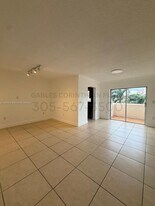 22 Salamanca Ave in Coral Gables, FL - Building Photo