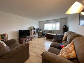 94 Beacon St, Unit 35 in Somerville, MA - Building Photo - Building Photo