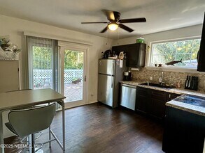 1321 Pine Grove Ct in Jacksonville, FL - Building Photo - Building Photo