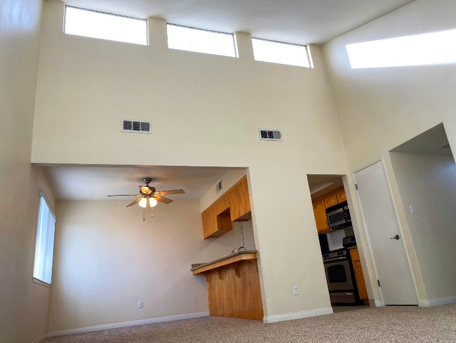 500 White Ln