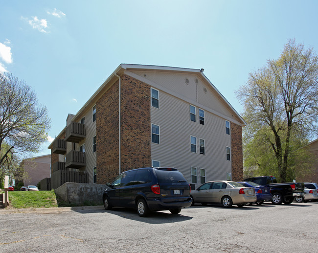 Broadway Village in Kansas City, MO - Building Photo - Building Photo