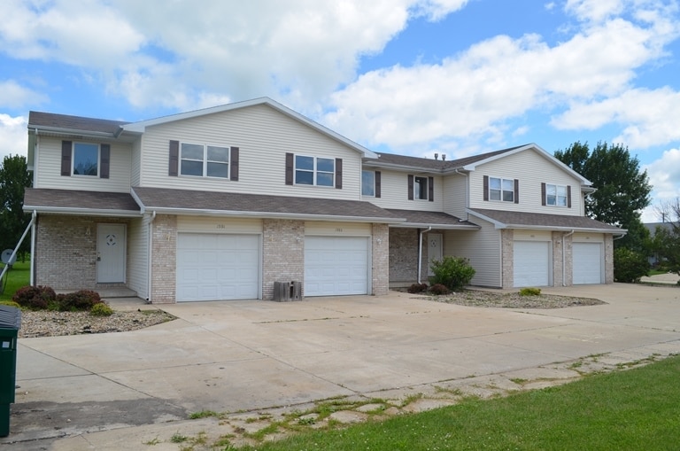 1591 Girard Ave in Bourbonnais, IL - Foto de edificio