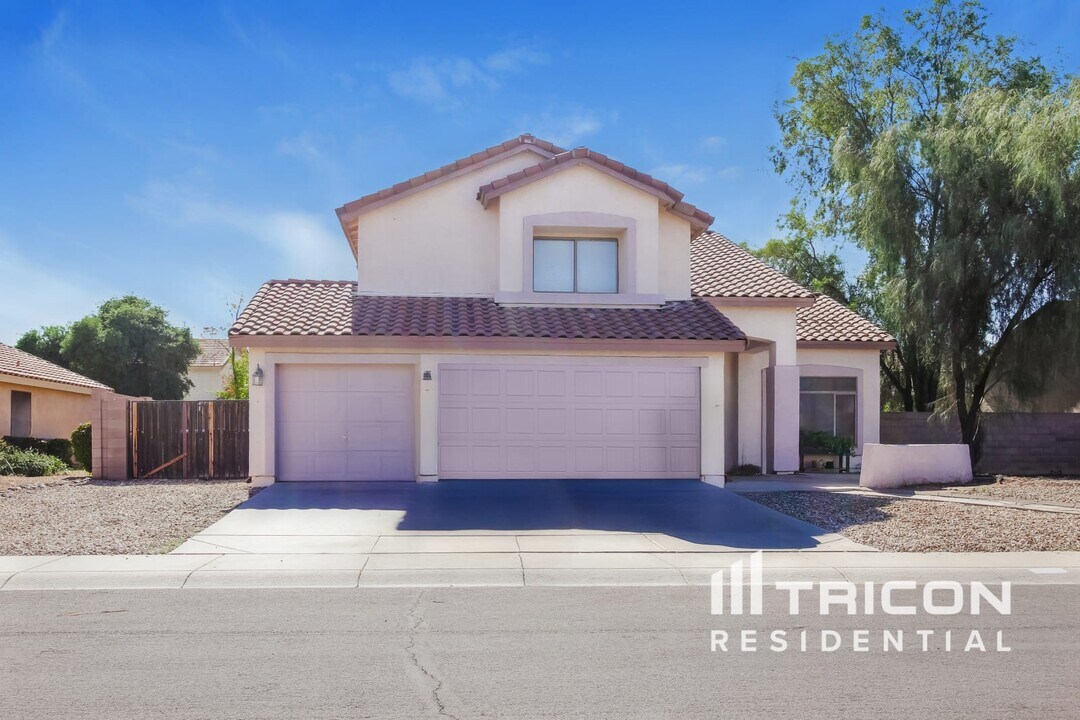 10365 W Piccadilly Rd in Avondale, AZ - Foto de edificio