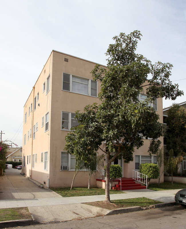 745 Gaviota Ave in Long Beach, CA - Foto de edificio - Building Photo