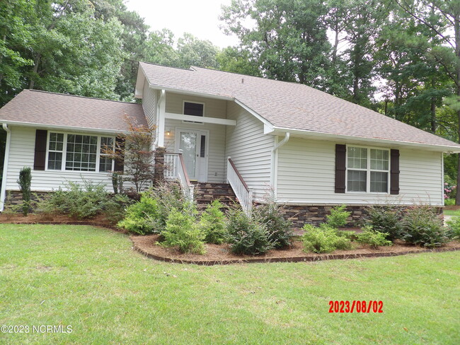 property at 101 Woodcrest Cir