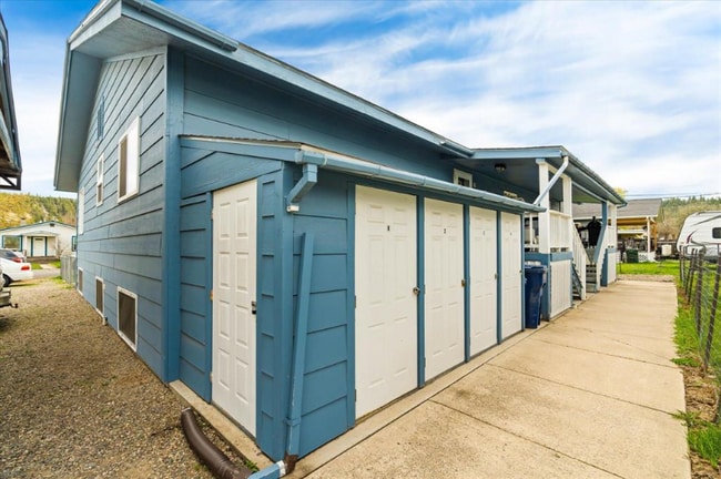 604 Michigan Ave in Libby, MT - Foto de edificio - Building Photo