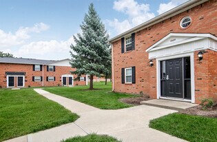 Carriage House East in Indianapolis, IN - Building Photo