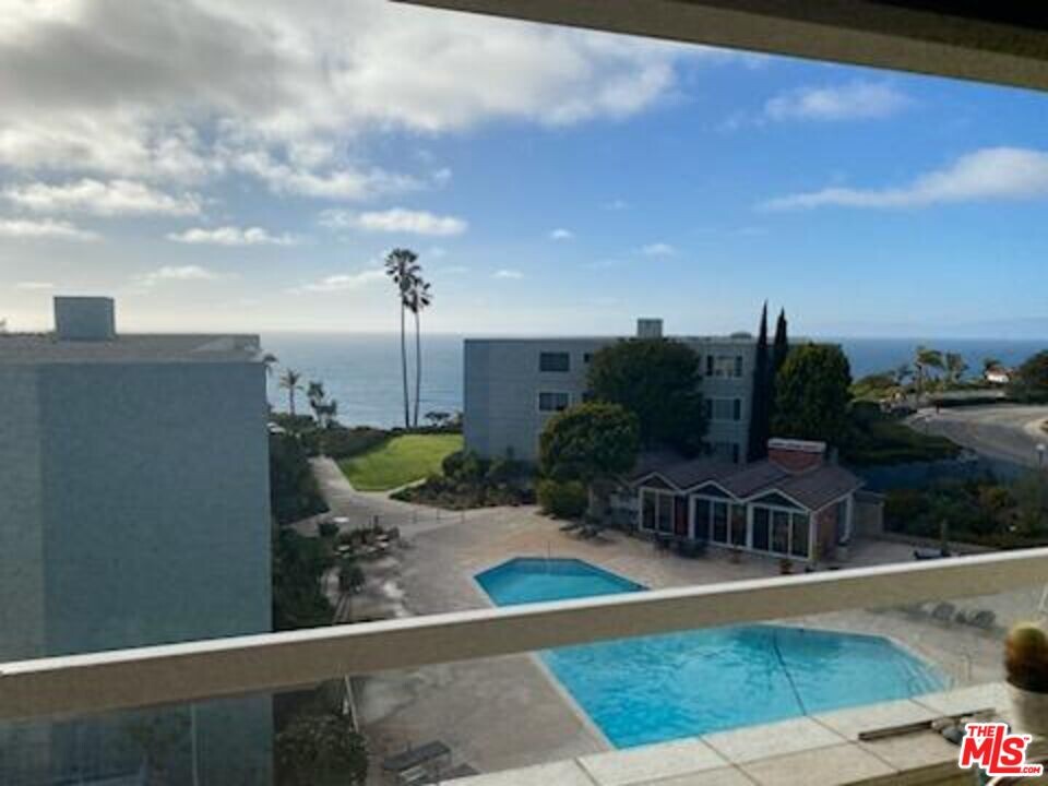 649 Paseo De La Playa in Redondo Beach, CA - Building Photo