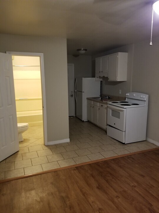 2437 Newberry St in Charlotte, NC - Building Photo