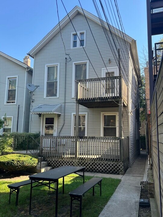1535 N Leavitt St in Chicago, IL - Building Photo