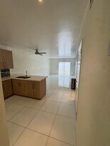 120 Royal Palm Rd in Hialeah, FL - Building Photo