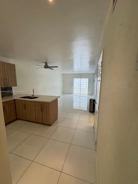 120 Royal Palm Rd in Hialeah, FL - Building Photo