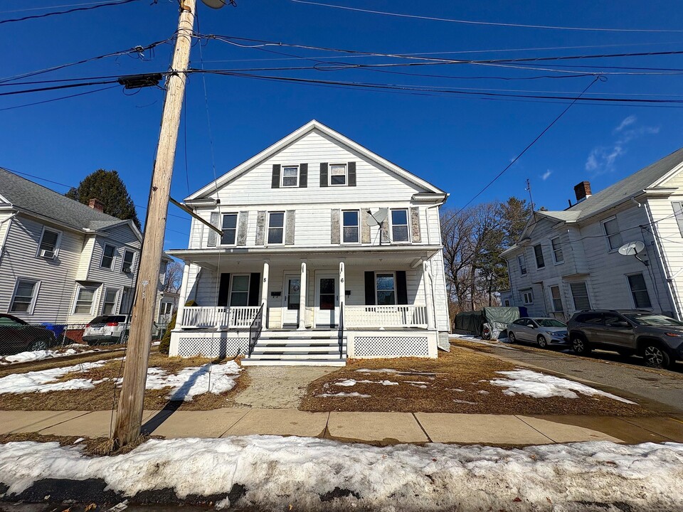 6 Lafayette St in Enfield, CT - Building Photo