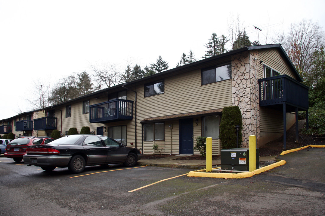 5636-5648 SW Beaverton Hillsdale Hwy in Portland, OR - Building Photo