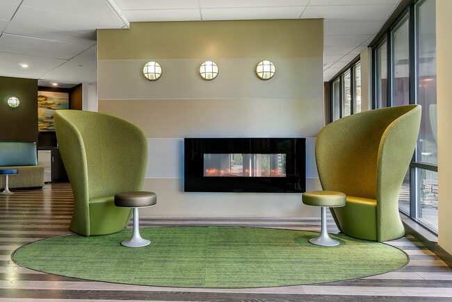 Wharfside Pointe in Seattle, WA - Foto de edificio - Building Photo