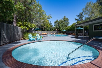 Madera Valley Apartments in Corte Madera, CA - Foto de edificio - Other