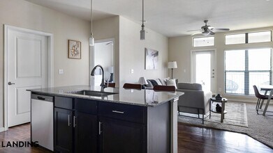 715 W Slaughter Ln, Unit 433 in Austin, TX - Building Photo - Building Photo