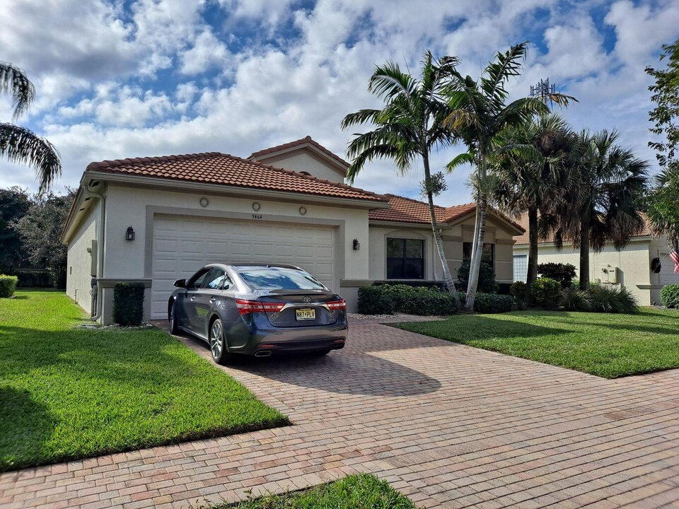 9464 Isles Cay Dr in Delray Beach, FL - Building Photo