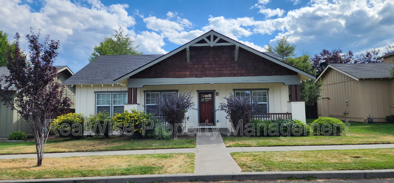 20617 Songbird Ln in Bend, OR - Building Photo