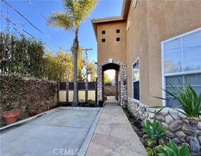 309 Cutter Way in Costa Mesa, CA - Building Photo - Building Photo