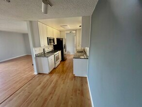 4515 California Ave, Unit 301 in Long Beach, CA - Foto de edificio - Building Photo