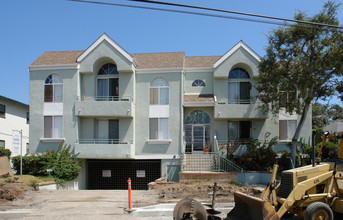 4470 S Centinela Ave in Los Angeles, CA - Building Photo - Building Photo