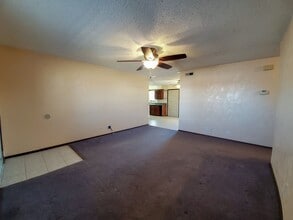 1218 Whispering Glen St in Tecumseh, OK - Building Photo - Building Photo