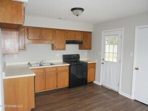 6525 Lynnfield Rd in Horn Lake, MS - Building Photo - Building Photo