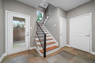 2406 Dorrington St in Houston, TX - Building Photo - Building Photo