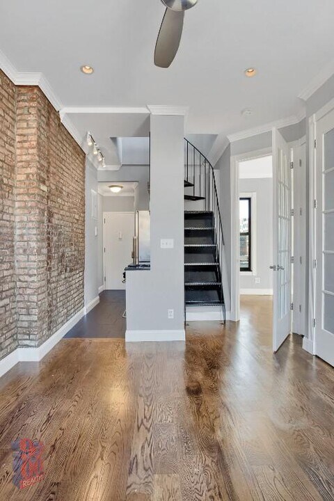 232 Elizabeth St in New York, NY - Building Photo