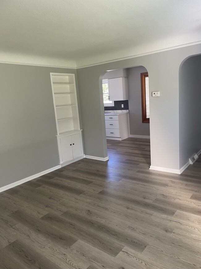 2850 Northglen Dr in Westlake, OH - Foto de edificio - Building Photo