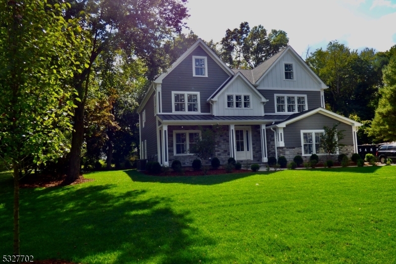 20 Afton Dr in Florham Park, NJ - Building Photo