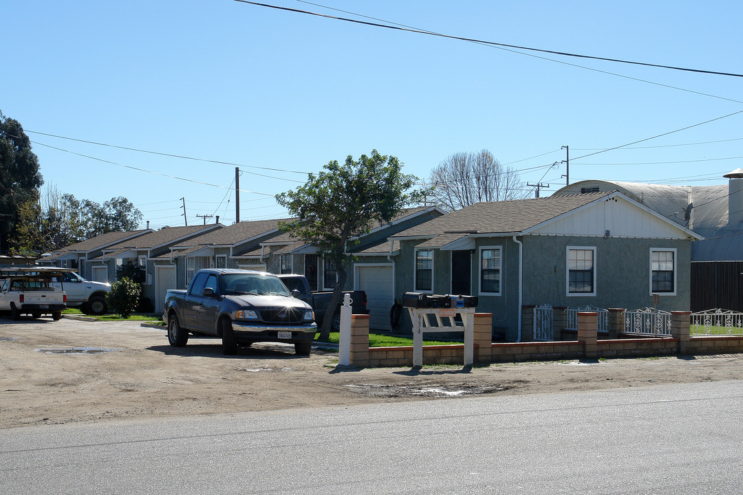 934 Mountain View Ave in Oxnard, CA - Building Photo