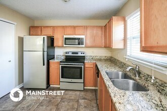 2378 Harvest Moon Dr in Greenwood, IN - Foto de edificio - Building Photo