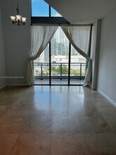 690 SW 1st Ct, Unit 1506 in Miami, FL - Foto de edificio - Building Photo