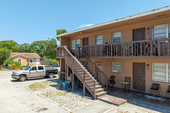 Nicole Apartments & Condominiums in Lake Worth Beach, FL - Building Photo - Building Photo
