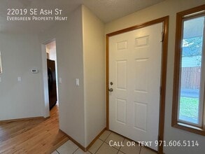 22019 SE Ash St in Gresham, OR - Building Photo - Building Photo