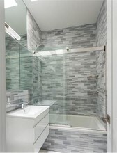 7 E 75th St-Unit -C1 in New York, NY - Building Photo - Building Photo